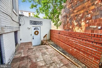 Building Photo - 768 Quebec Place NW