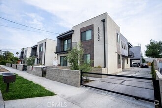 Building Photo - 13932 Bessemer St