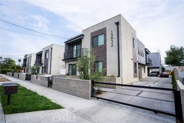 Foto principal - 13932 Bessemer St
