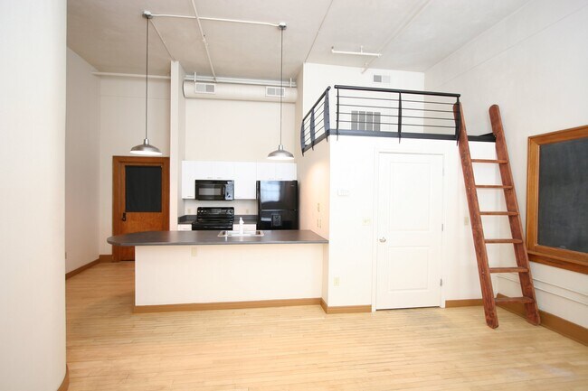 Foto del edificio - 100 Broadway Blvd NE