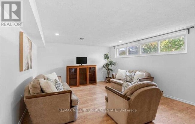 Photo du bâtiment - 55 Slan Ave