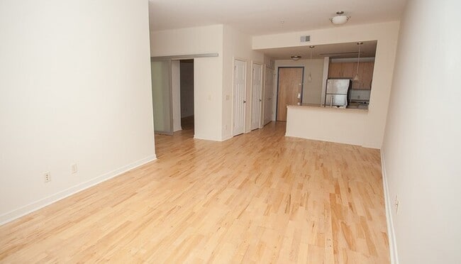 Foto del edificio - 242 E Water St