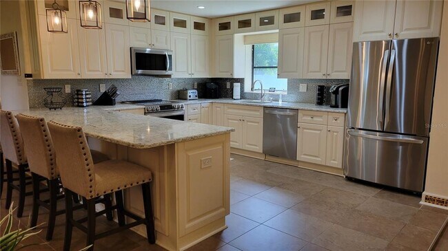 Building Photo - 3932 Sunshine Ave