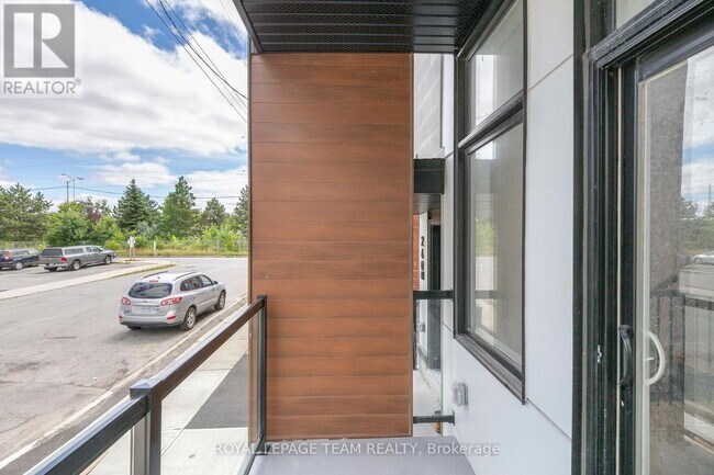 Photo du bâtiment - 240-240 Bell St N