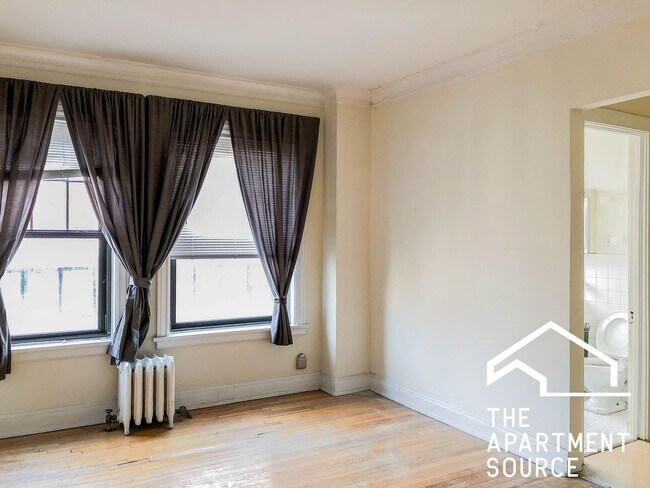 Foto del edificio - 540 W Briar Pl