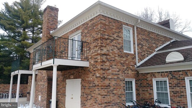 Foto del edificio - 11423 Commonwealth Dr