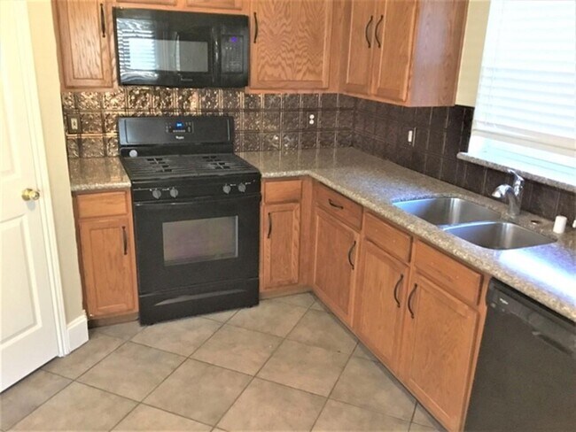 Foto del edificio - 20930 Grovedale Dr