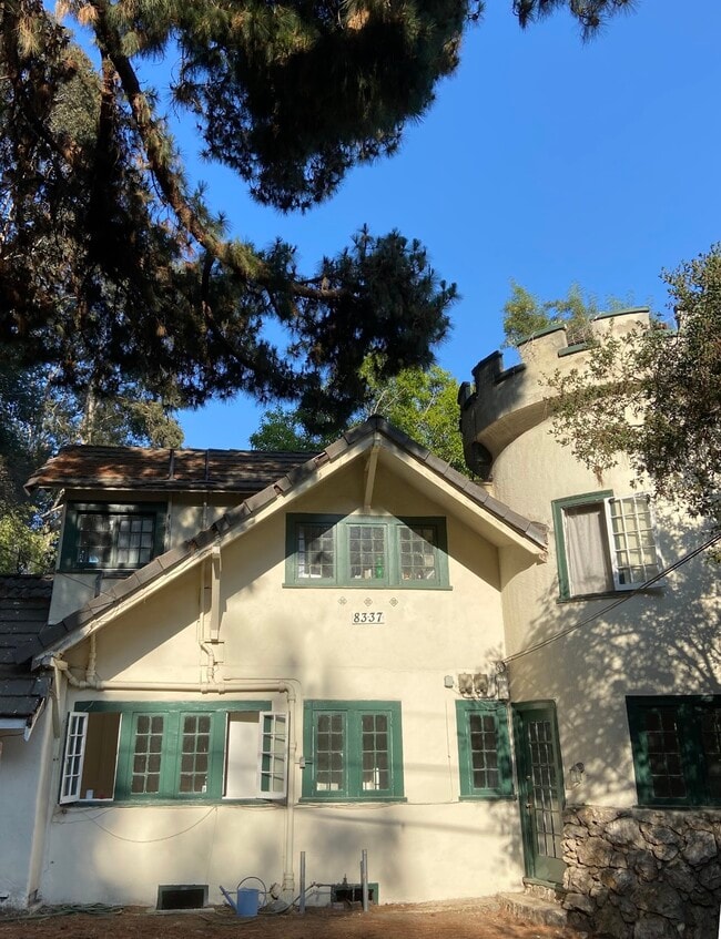 Foto del edificio - 8337 Lookout Mountain Ave