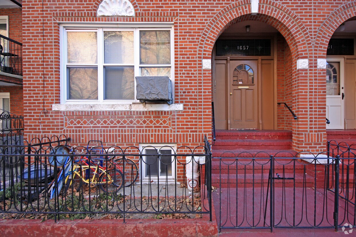 Foto del edificio - 1657 W 9th St