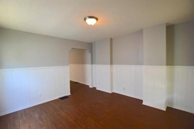 Building Photo - 2831 E 19th St