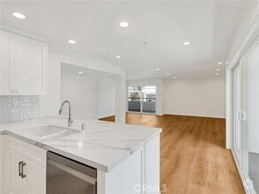 Building Photo - 1201 S Catalina Ave
