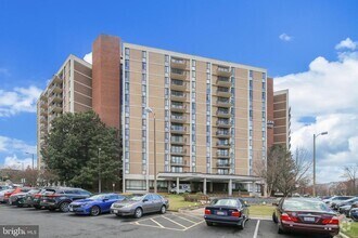 Building Photo - 6800 Fleetwood Rd