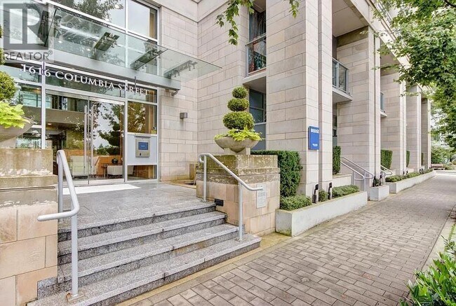 Photo du bâtiment - 1618 Columbia St