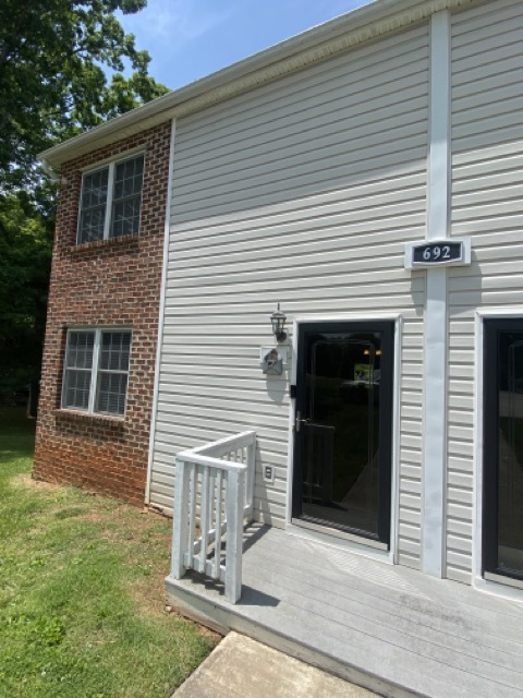 Building Photo - 692 Leesville Rd