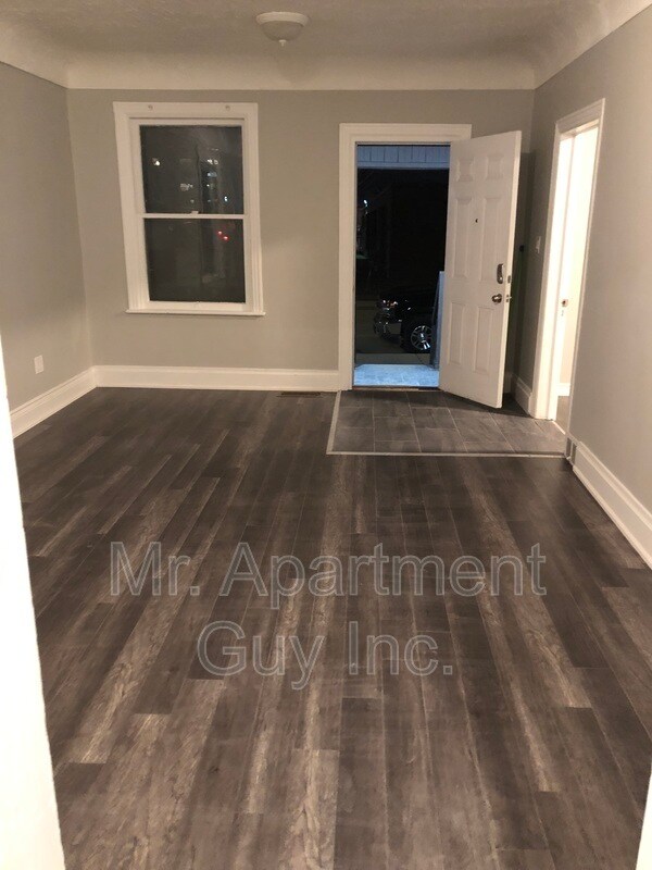 Photo du bâtiment - 163 E 5th St