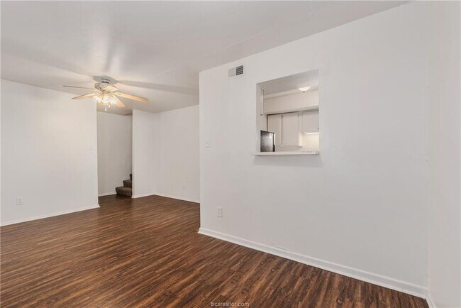Building Photo - 2401 Bosque Dr
