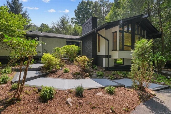 Building Photo - 7 Druid Ct