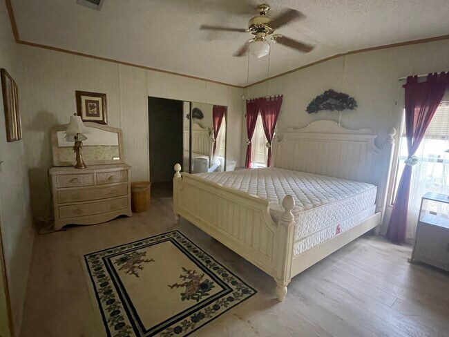 Building Photo - 100 Hampton Rd