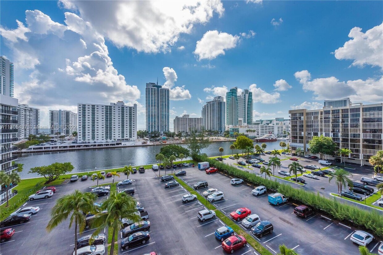 800 Parkview Dr Unit 826, Hallandale Beach, FL 33009 Condo for Rent