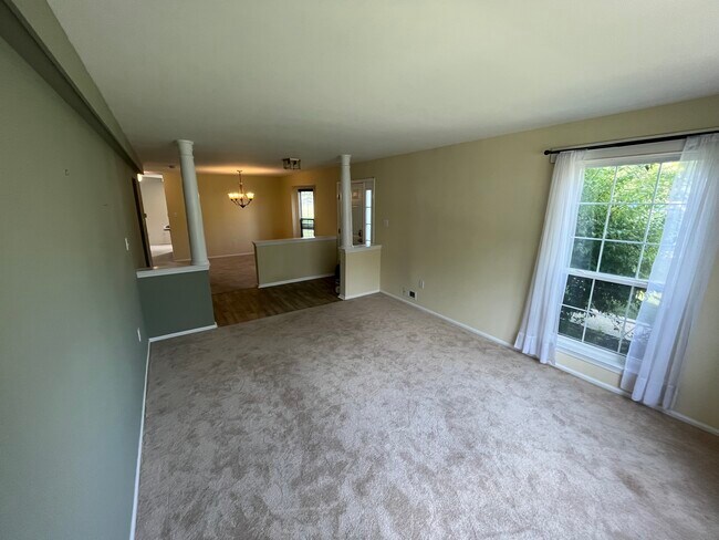 Building Photo - 50 E Mockingbird Way
