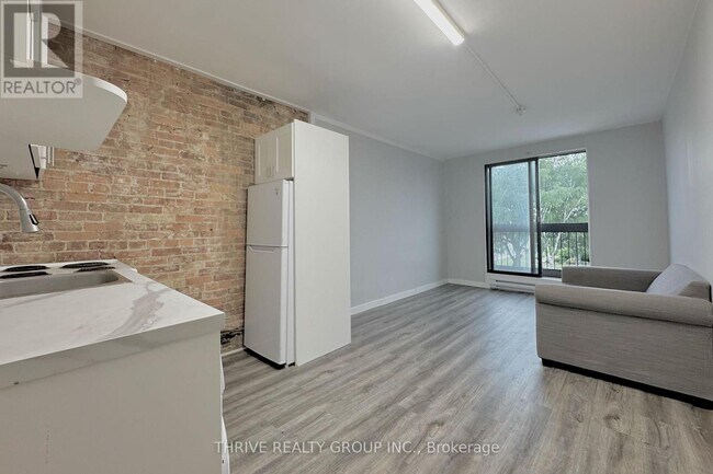 Photo du bâtiment - 91-391 Thames St S