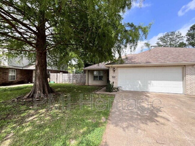 Foto del edificio - 886 N Daisy Ln