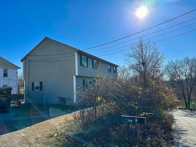 Building Photo - 198 Kearsarge St