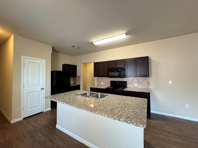 Foto del edificio - 3400 Ortman Dr