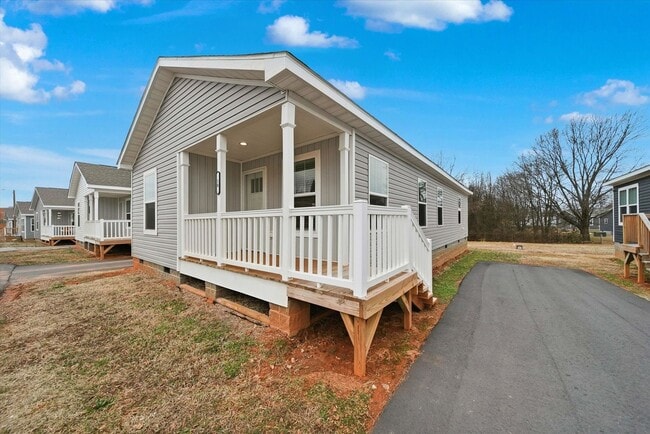 3 Bed / 2 Bath Home in Hickory FOR RENT Pet Friendly! Unit 30 - 3 Bed / 2 Bath Home in Hickory FOR RENT Pet Friendly! Unit 30