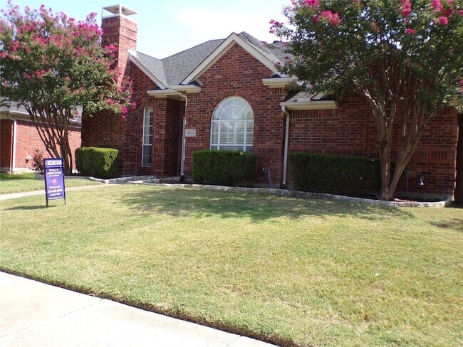 Foto del edificio - 4804 Holly Berry Dr