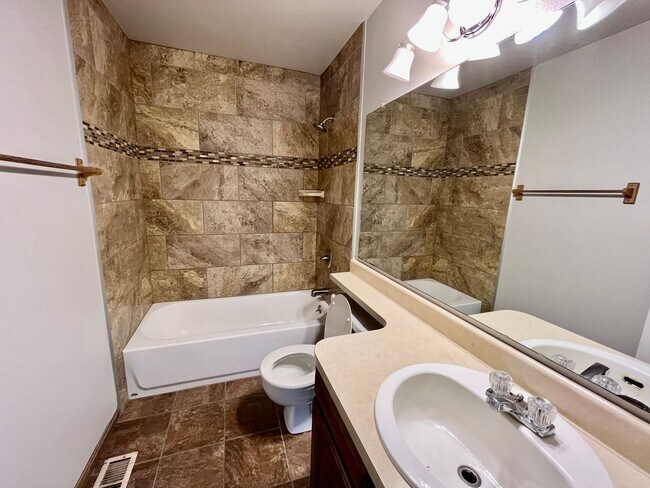 Building Photo - 3 Bedroom Ranch Style Home!