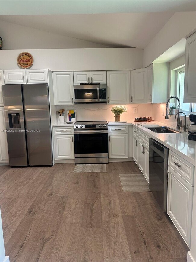 Foto del edificio - 9257 NW 9th Pl