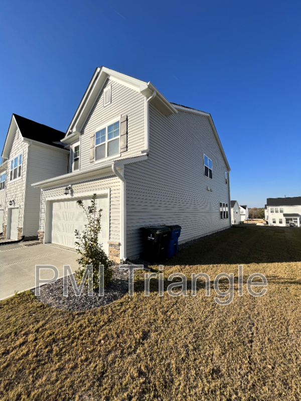 Building Photo - 5049 Tura St