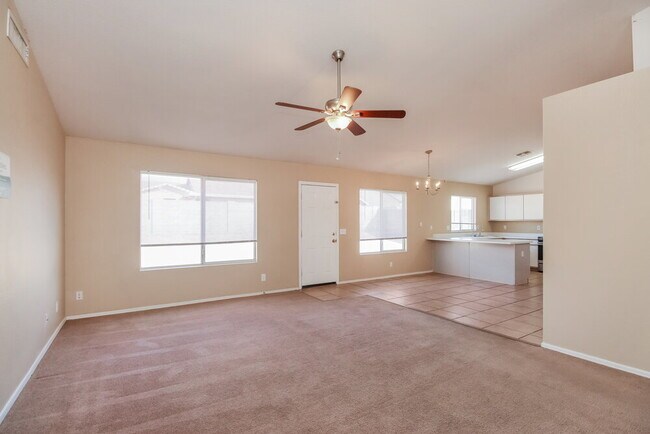 Foto del edificio - 8046 E Fairfield St