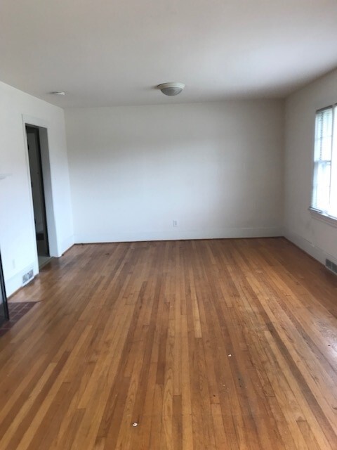 Living Room - 611 Woodburn Rd