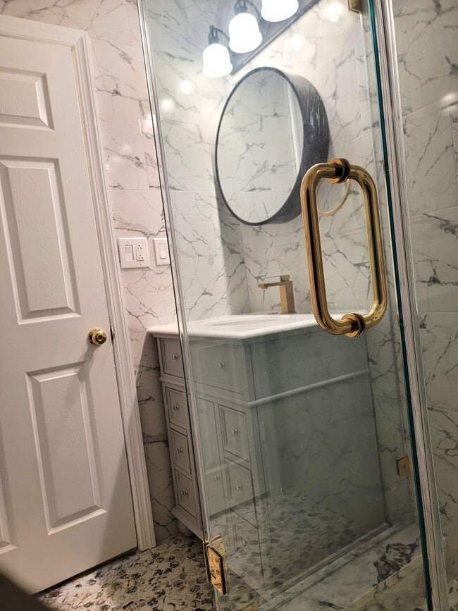 Building Photo - 446A Hancock St