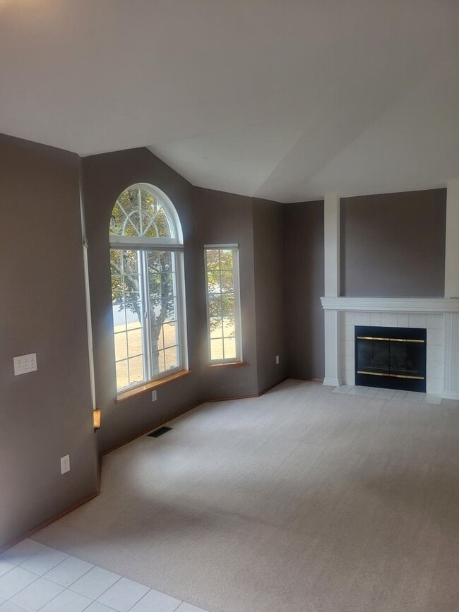 Building Photo - Come see this beautiful home in Wilderness...