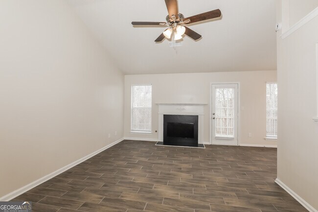 Foto del edificio - 7434 Chad's Cir