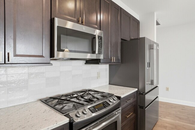 Foto del edificio - 701 Royal Ct