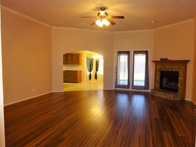 Foto del edificio - 3303 Woodrow Dr