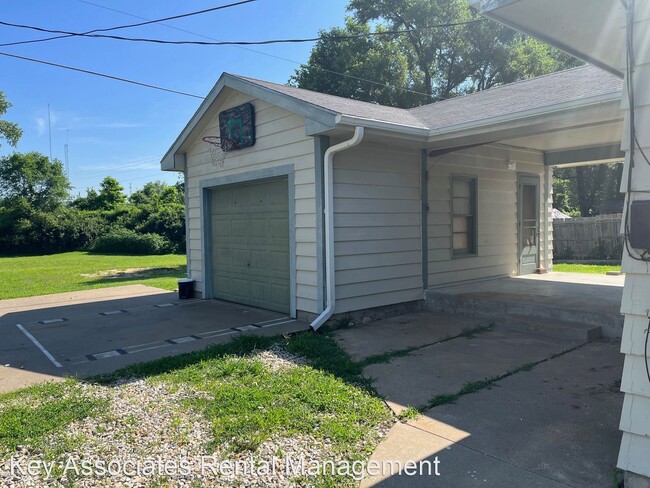 Building Photo - 3 br, 2 bath House - 6346 SW 10th