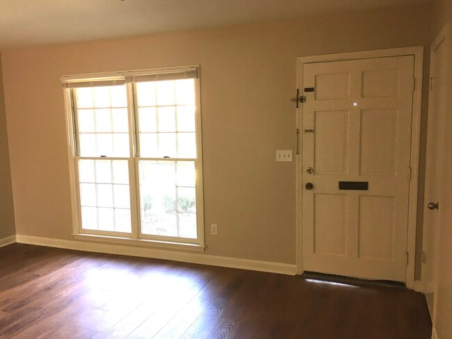 living room with entrance - 1528 19th St