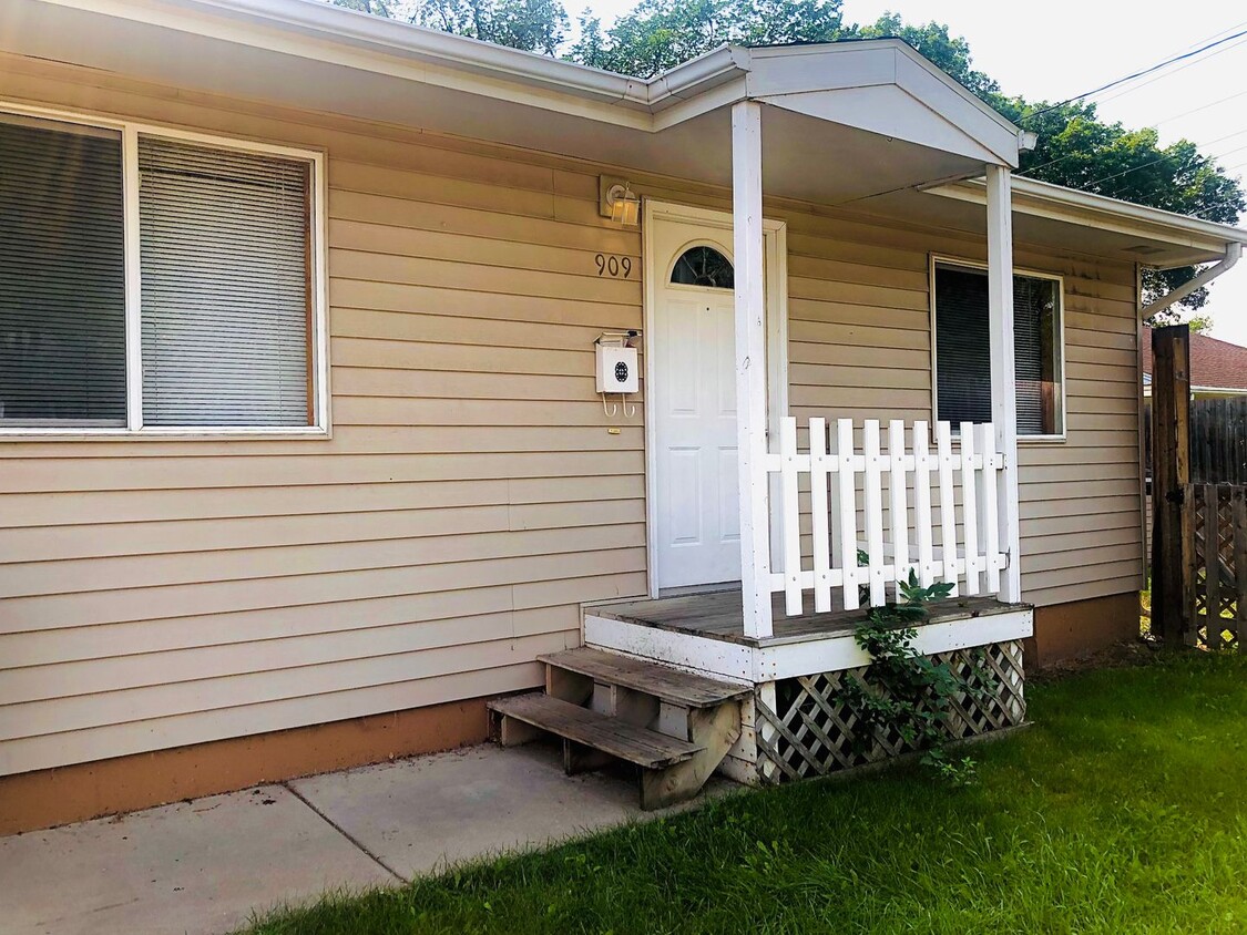 Primary Photo - House- NW