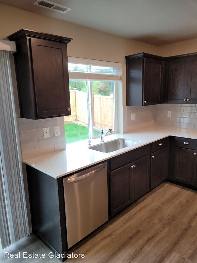 Foto del edificio - 4 br, 2.5 bath House - 32311 132nd St. SE