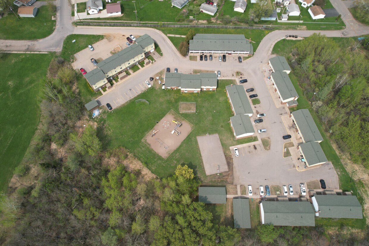 1609 1/2 E 29th St Unit 16091/2, Hibbing, MN 55746 Apartment for