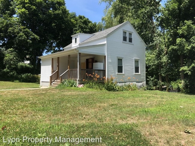 Building Photo - 3 br, 1 bath House - 361 Warwick Neck Ave