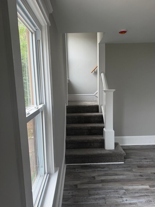 Building Photo - Recently Renovated 3-Bedroom, 1-Bath Home in Pleasantville