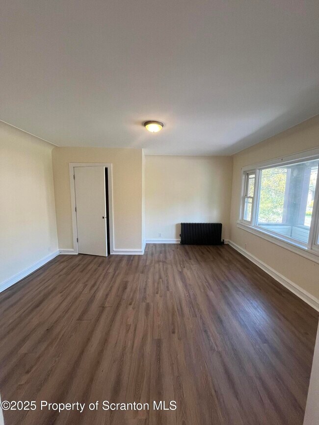 Foto del edificio - 1710 Cedar Ave