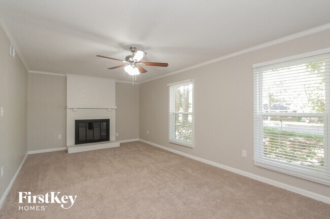 Foto del edificio - 7620 Surreywood Pl