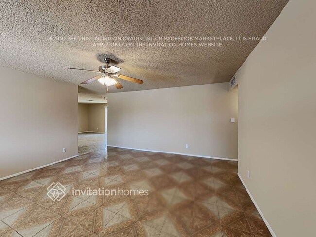 Building Photo - 8639 W Clarendon Ave